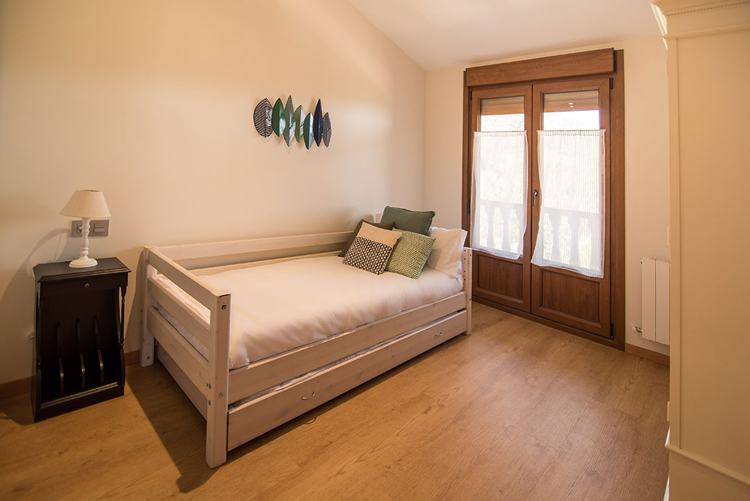 Habitación individual con cama nido del apartamento 4 (dos habitaciones y adaptado para minusválidos) - agroturismo Zumintxaz
